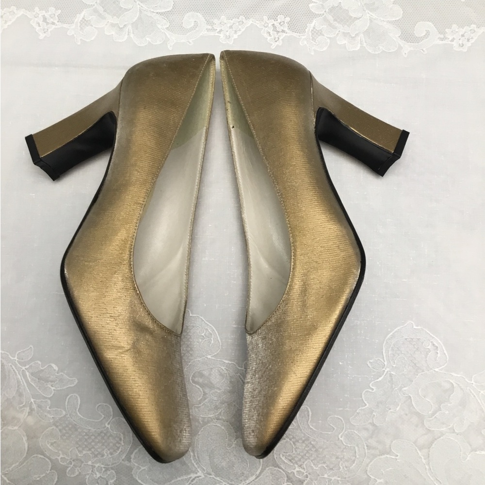 Stuart Weitzman - Picture 3 of 15